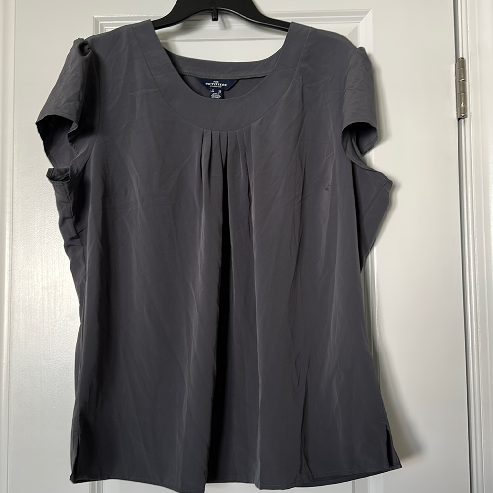 NWOT The Outfitters Short Sleeve Shirt